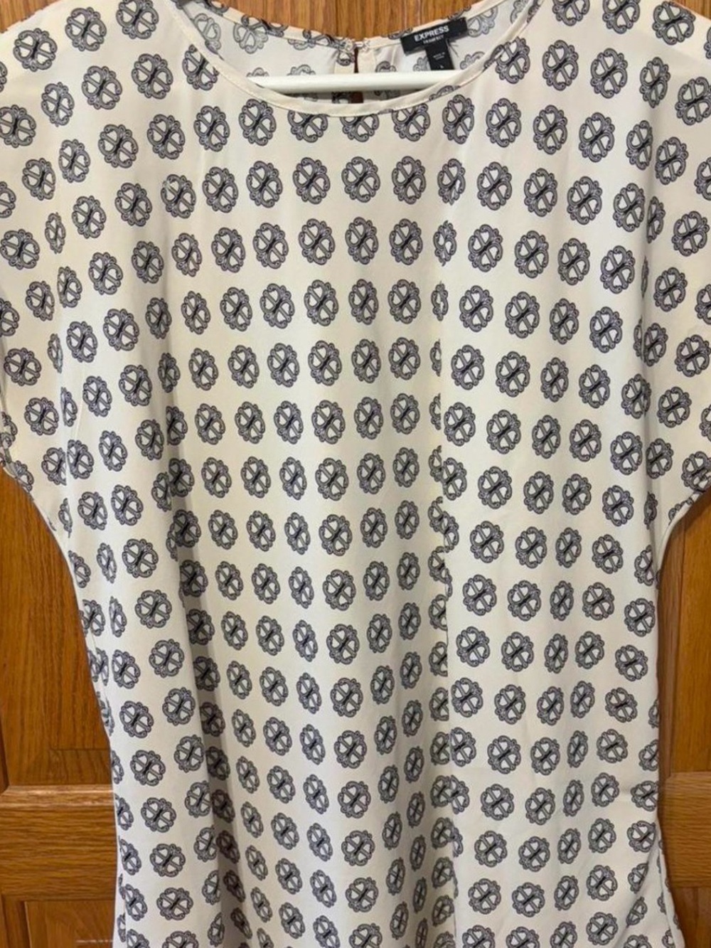 Express Black/Cream Short-Sleeve Patterned Shirt Size Large